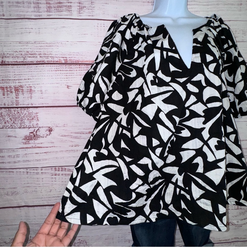 A New Day Black and White Floral Blouse - Picture 4 of 7